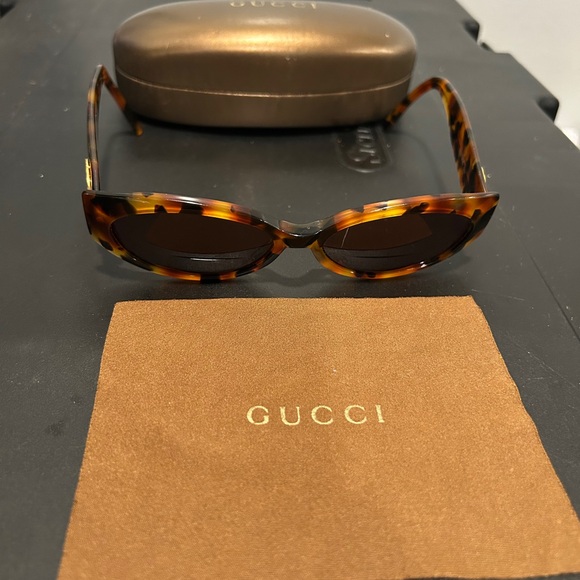 Gucci Brown Tortoiseshell Frames  Oversized Design. Hard Case W cloth main image 12